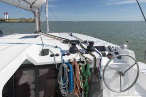 poste de barre du neel 47 neel-trimarans la rochelle mv yachting