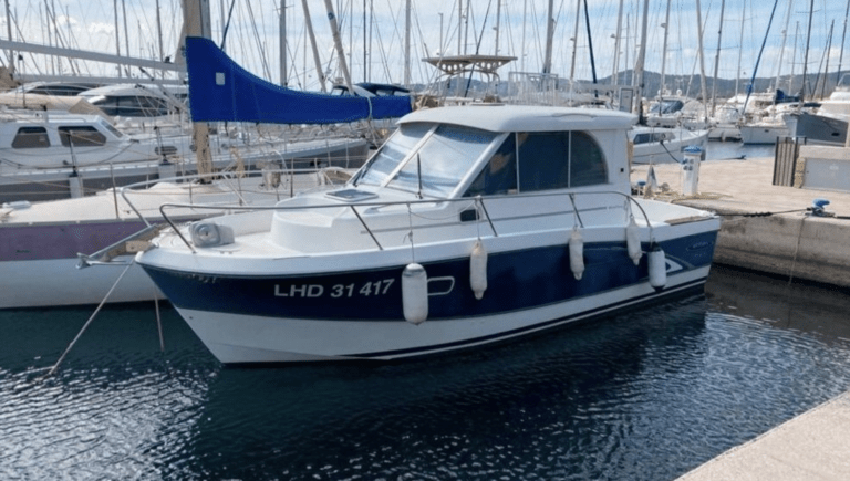 Lire la suite à propos de l’article BENETEAU ANTARES 760